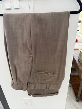 Roundtree & Yorke Men's Dress Pants in Taupe Brown